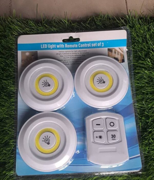 LED cabinet light with remote