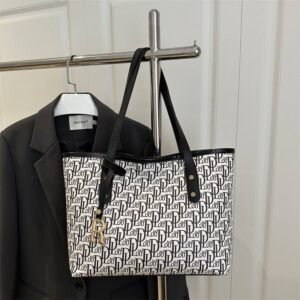 Loud tote bag